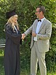 Univ.-Prof. Dr. Andreas Kuckertz gratuliert Leonie Schult zur erfolgreichen Disputation.